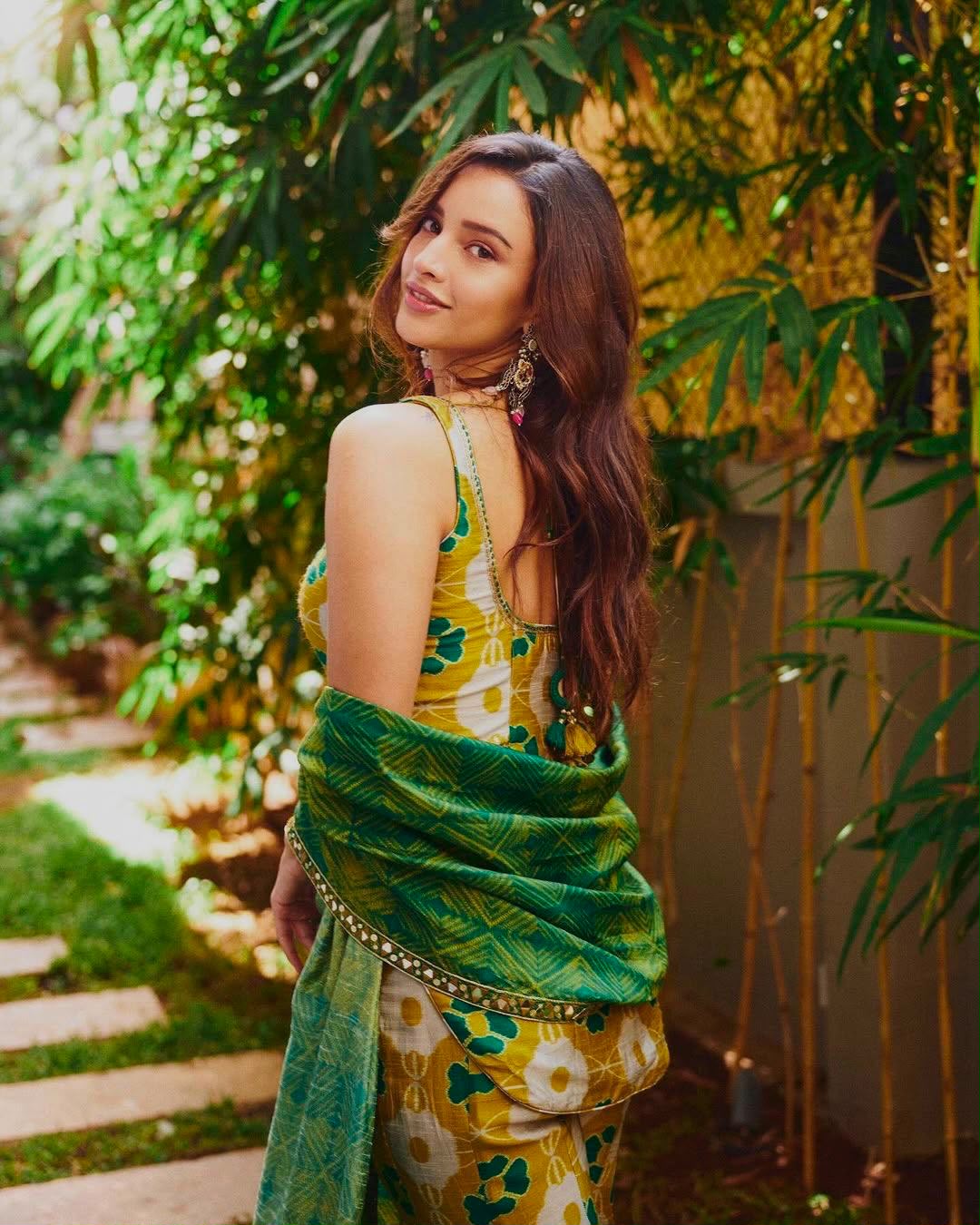 Pure Chinon Silk Printed & Embroidered 3-Piece Set